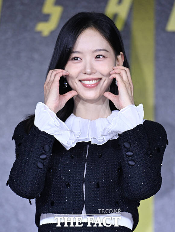 배우 이채민과, 김혜준, 이준호, 김향기, 김병철, 강한나(왼쪽부터)가 22일 오전 서울 강남구 웨스틴 서울 파르나스에서 열린 넷플릭스 새 시리즈 '캐셔로' 제작발표회에 참석해 포즈를 취하고 있다. /박헌우 기자