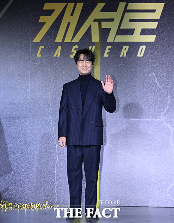 배우 이채민과, 김혜준, 이준호, 김향기, 김병철, 강한나(왼쪽부터)가 22일 오전 서울 강남구 웨스틴 서울 파르나스에서 열린 넷플릭스 새 시리즈 '캐셔로' 제작발표회에 참석해 포즈를 취하고 있다. /박헌우 기자