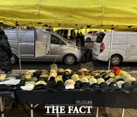  동대문 새빛시장 '노란천막' 기습 단속…6억 상당 위조상품 압수