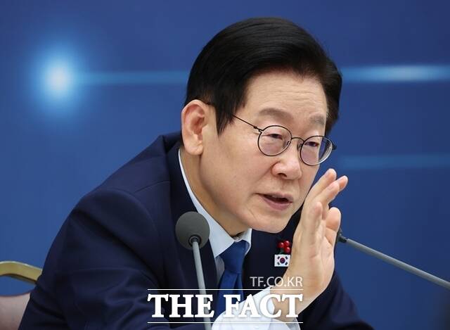 이재명 대통령은 최근 군사기밀을 빼돌려 처벌받은 데다가 수의계약을 주느니 이상한 소리나 하고 그러고 있던데 그런 거 잘 체크하라라며 KDDX와 관련해 간접적으로 언급했다. /대통령실통신사진기자단·뉴시스