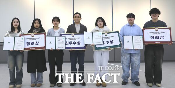 대전도시공사가 23일 'AI와 함께하는 살기 좋은 도시 만들기' 아이디어 공모전 시상식을 개최했다. 최우수 1팀(상금 200만 원), 우수 1팀(상금 100만 원), 장려 2팀(상금 각 50만 원)이 수상의 영예를 안았다. /대전도시공사