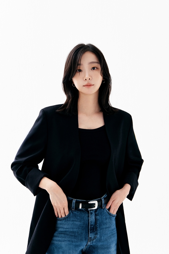 배우 김다미가 최근 서울 종로구 한 카페에서 <더팩트>와 만나 넷플릭스 영화 '대홍수'와 관련된 이야기를 나눴다. /UAA