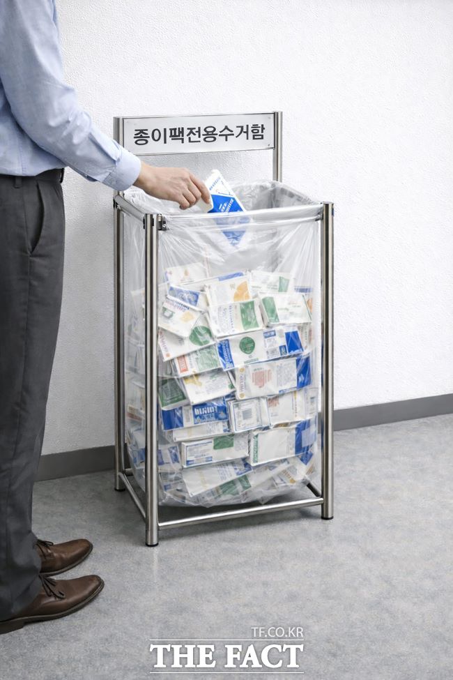 성남시 종이팩 전용 수거함(AI 생성 이미지). /성남시