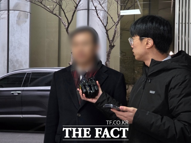 세계평화통일가정연합(통일교)의 자금을 관리했던 전 총무처장 조모 씨가 경찰에 출석했다./김영봉 기자