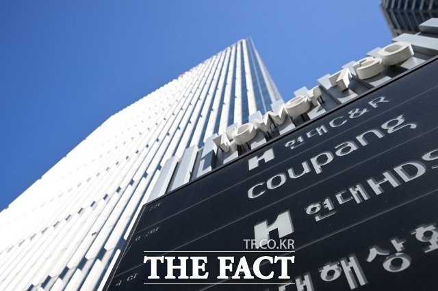 국내 최대 이커머스 플랫폼 '쿠팡'에서 3370만건에 달하는 개인정보가 유출된 이후 이용자들이 등을 돌리는 쿠팡 탈퇴 징후가 수치로 나타나고 있다. 사진은 서울 송파구 쿠팡 본사. /박헌우 기자