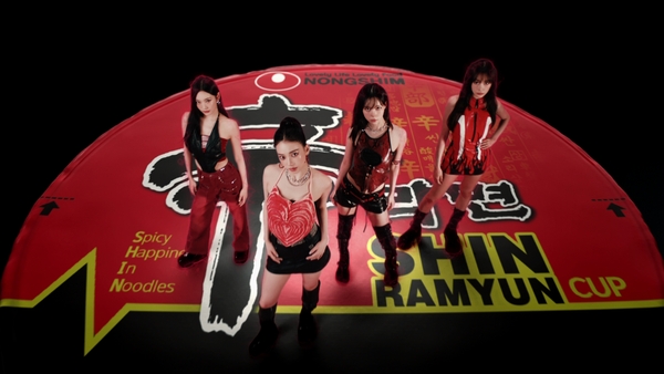 농심이 신라면 글로벌 앰배서더 에스파와 함께 선보인 신라면 광고가 유튜브 누적 조회수 1억3000만 회를 달성했다. 이는 농심이 선보인 신라면 광고 중 가장 높은 조회수를 기록했다. /농심