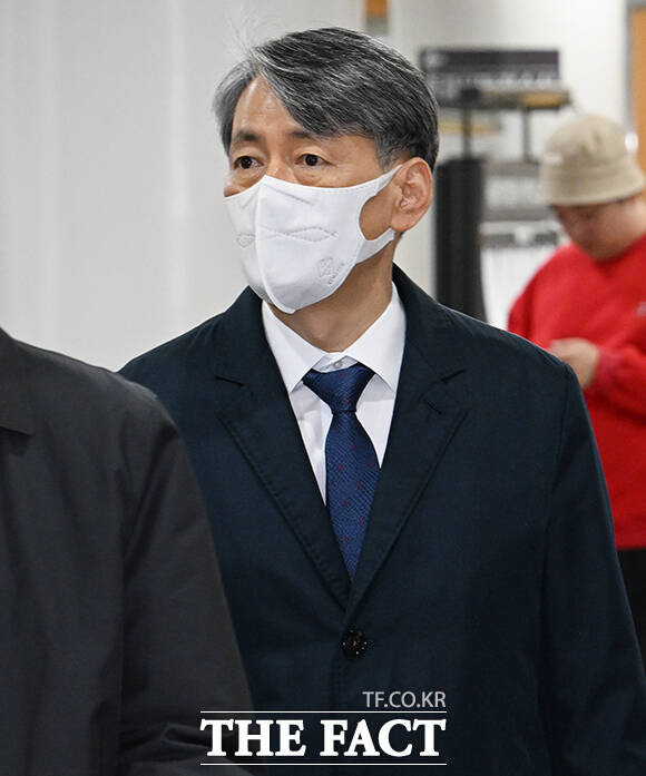 12·3 비상계엄 당시 국회 봉쇄에 관여한 혐의를 받는 조지호 경찰청장이 3월 31일 오전 서울 서초구 서울중앙지방법원에서 열린 공판에 출석하고 있다. /박헌우 기자