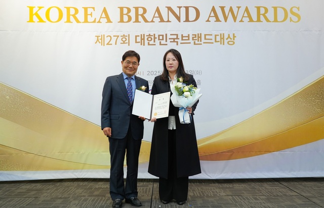 한화손해보험은 제27회 대한민국브랜드대상에서 산업정책연구원 이사장상을 수상했다. /한화손보