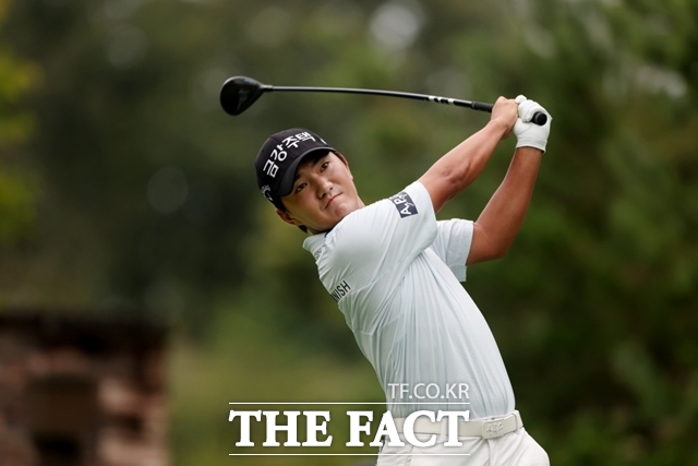 올시즌 3승을 몰아치며 KPGA투어를 지배한 옥태훈의 경기 모습. 옥태훈은 올시즌 상금, 포인트, 평균타수 등 5관왕에 올랐다.