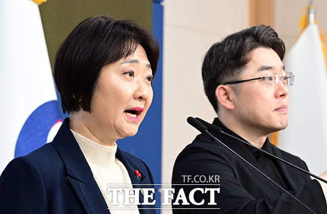 이스란 보건복지부 제1차관이 26일 오전 서울 종로구 정부서울청사 별관에서 아동정책기본계획 주요 내용을 브리핑하고 있다. /임영무 기자