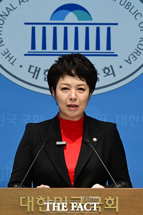 김은혜 국민의힘 의원이 26일 오전 서울 여의도 국회 소통관에서 '10·15 부동산 대책 행정처분 취소 청구' 기자회견을 열고 있다. /국회=남윤호 기자
