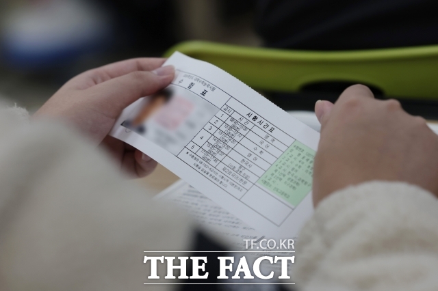 올해 대학수학능력시험에서는 영어가 특히 어렵게 출제됐다. 사진은 서울의 한 고등학교./더팩트 DB