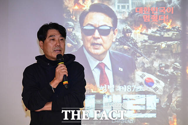 이날 김병주 더불어민주당 의원(오른쪽)이 제작발표회에 참석해 인사말을 하고 있다.