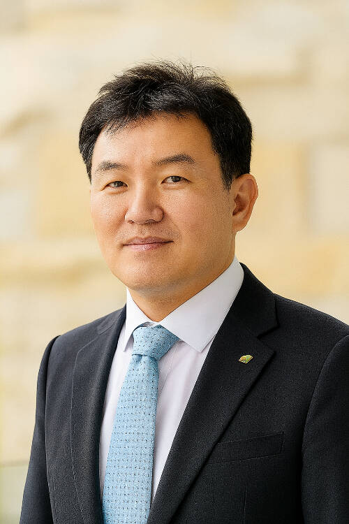 김지훈 제너시스BBQ 대표이사가 취임 5개월 만에 사임한 것으로 전해졌다. /사진=제너시스BBQ