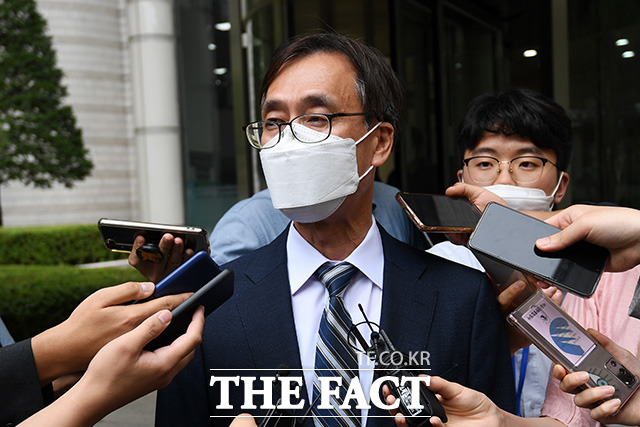 법무부가 한동훈 전 국민의힘 대표 독직폭행 혐의로 재판에 넘겨졌다가 무죄가 확정된 정진웅 서울고검 검사에게 견책 징계를 내렸다. /더팩트 DB