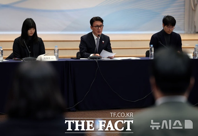 정부는 청년 창업 활성화를 위해 청년창업사관학교 18개소 내에 AI·빅데이터 과정을 신설하고, 딥테크 특화 창업중심대학을 지정할 계획이다. 사진은 26일 서울 상암동 중소기업DMC타워에서 열린 김민석 국무총리 주재의 청년정책조정위원회다. /뉴시스