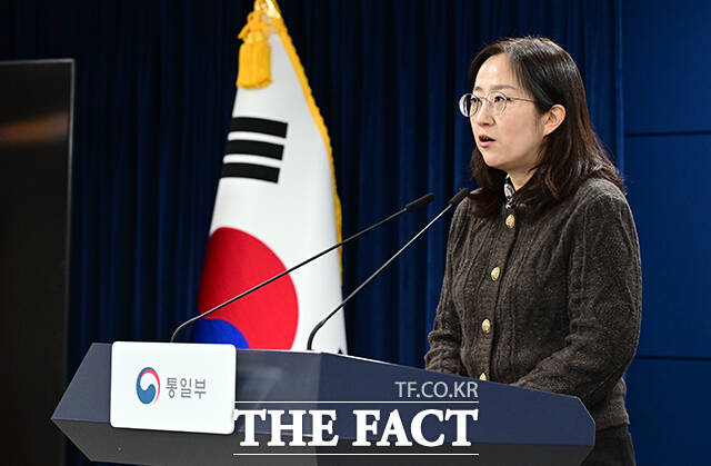 장윤정 통일부 부대변인이 26일 오전 서울 종로구 정부서울청사에서 현안 관련 정례브리핑을 하고 있다. /임영무 기자
