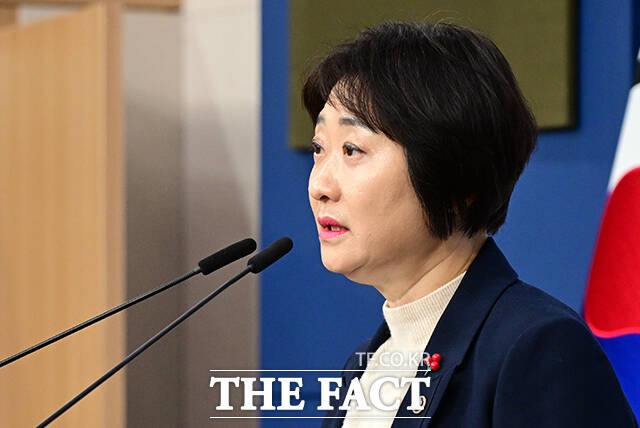이스란 보건복지부 제1차관이 26일 오전 서울 종로구 정부서울청사 별관에서 아동정책기본계획 주요 내용을 브리핑하고 있다. /임영무 기자