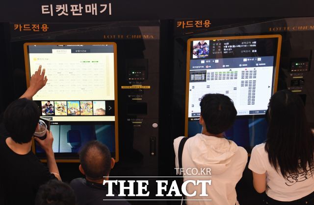 올해 극장을 찾은 전체 관객 수가 작년 보다 감소했고 문을 닫는 극장가들도 줄줄이 나오면서 그 어느 때보다 침체된 한국 영화계의 현 상황을 체감케 했다. /더팩트 DB