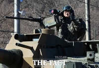  K2전차 탑승한 뒤 엄지 치켜든 우원식 국회의장 [TF사진관]