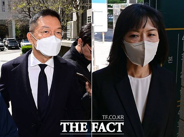 구연경 LG복지재단 대표와 남편 윤관 블루런벤처스 대표가 지난 4월 주식 부정 거래 혐의로 열린 첫 재판에 출석하고 있다. /남윤호 기자