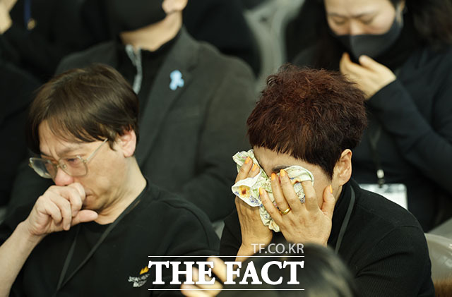 '제주항공 참사 1주기 추모식 엄수'…오열하는 유가족들. /사진공동취재단