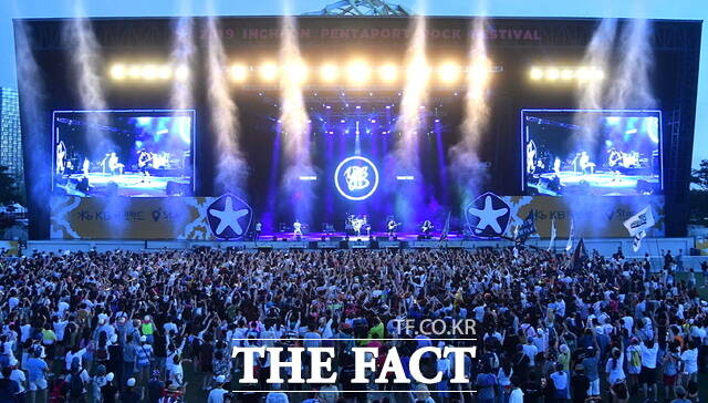 지난 8월 20회를 맞이한 인천 펜타포트 록 페스티벌은 올해도 15만 명이 운집하는 등 글로벌 음악축제로 주목받고 있다. /인천관광공사