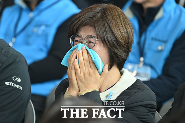 '제주항공 참사 1주기 추모식 엄수'…오열하는 유가족들. /사진공동취재단