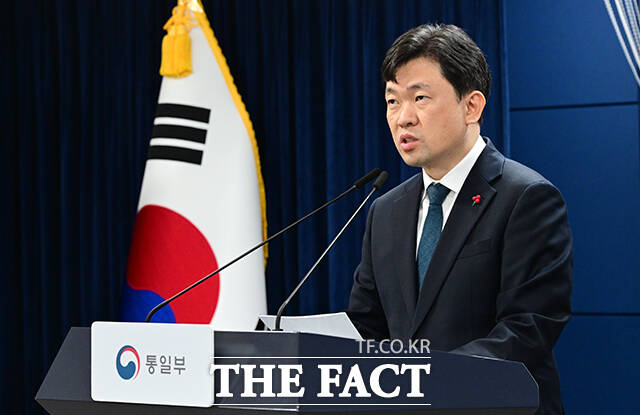 윤민호 통일부 대변인이 29일 오전 서울 종로구 정부서울청사에서 현안 관련 정례브리핑을 하고 있다. /임영무 기자