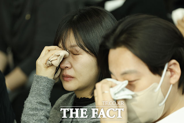 '제주항공 참사 1주기 추모식 엄수'…오열하는 유가족들. /사진공동취재단