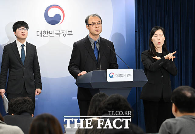 KT 침해사고 조사 결과 발표하는 이정수 경기남부경찰청 사이버수사과장(가운데).