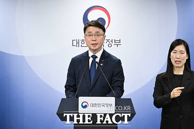 KT 침해사고 조사 결과 발표하는 이정수 경기남부경찰청 사이버수사과장(가운데).