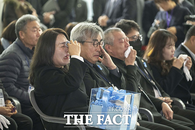 '제주항공 참사 1주기 추모식 엄수'…오열하는 유가족들. /사진공동취재단