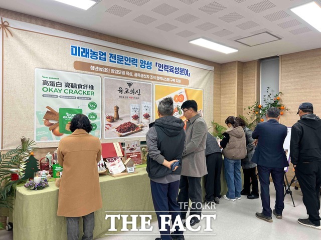 장흥군이 생활자원 및 인력육성 분야 성과보고회를 개최하고 있다. /장흥군