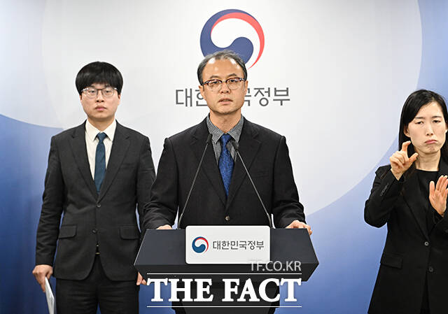 KT 침해사고 조사 결과 발표하는 이정수 경기남부경찰청 사이버수사과장(가운데).