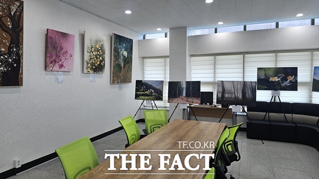 화개면 작은 전시회장 모습. /하동군