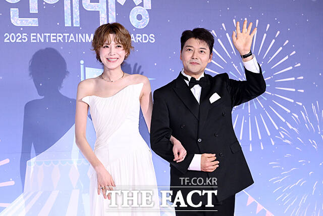 MC를 맡은 방송인 장도연(왼쪽)과 전현무.