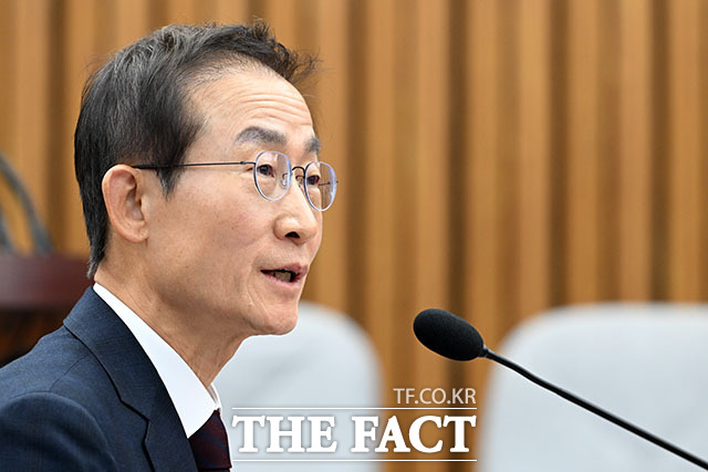 인사청문회에서 의원 질의에 답하는 김호철 감사원장 후보자.