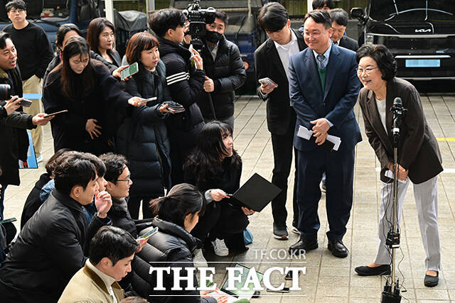 취재진의 질문은 다음에 받겠습니다.