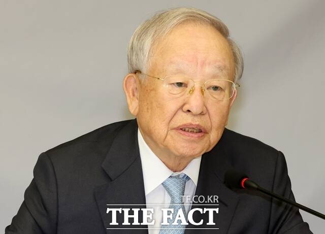 손경식 경총 회장이 지난 5월 서울 중구 상의회관에서 열린 경제단체 간담회에서 정책 제언을 하고 있다. /남윤호 기자