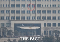  3년 7개월 막 내린 용산 시대…'봉황기 내려간 대통령실' [TF포착]