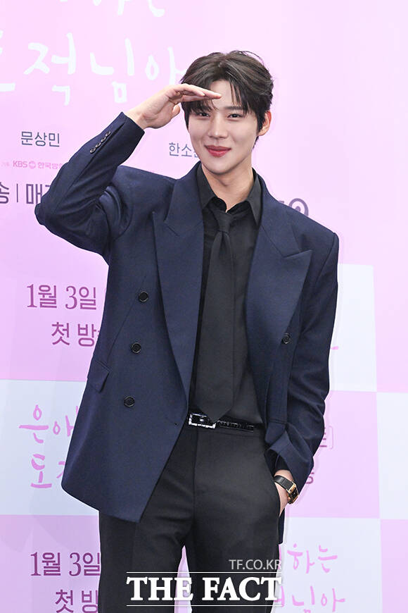 배우 문상민이 30일 오후 서울 마포구 상암 스탠포드 호텔에서 열린 KBS2 새 토일 미니시리즈 ‘은애하는 도적님아’ 제작발표회에 참석해 포즈를 취하고 있다. /서예원 기자