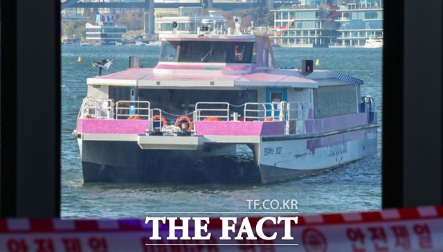 서울시는 행정안전부 주관 한강버스 안전관리 실태에 대한 관계기관 합동점검 결과에 따라 지적사항에 대한 이행계획과 조치 결과를 제출하고, 추가 안전대책을 마련해 내년 1월 전 구간 운항 재개를 추진한다./뉴시스