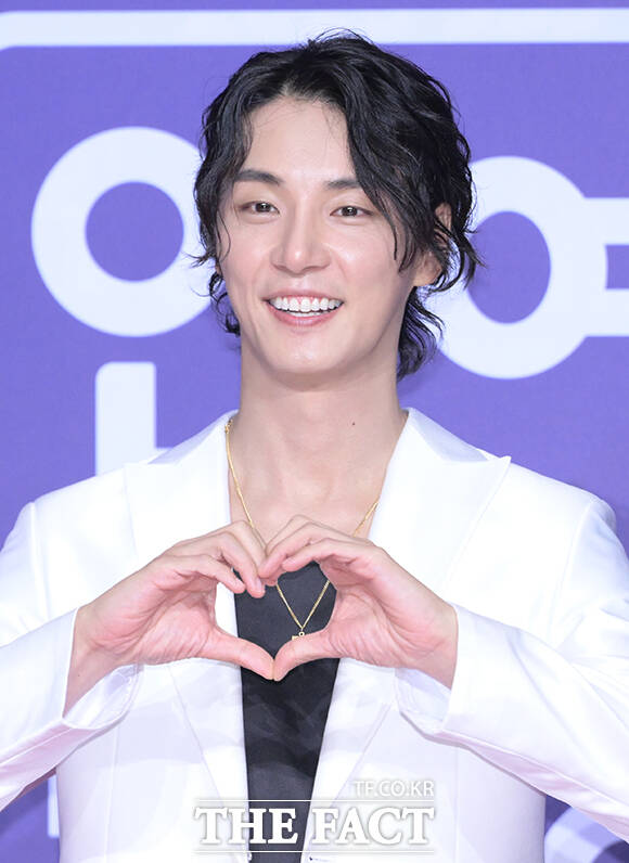 '미운 우리 새끼X신발 벗고 돌싱포맨' 임원희와 윤시윤, 윤현민(왼쪽부터)이 30일 오후 서울 마포구 SBS 프리즘타워에서 열린 'SBS 연예대상 포토월에 참석해 포즈를 취하고 있다. /박헌우 기자