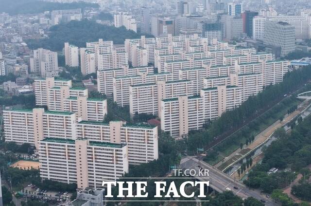 국토부와 국무조정실 부동산 감독 추진단은 30일 외국인 비주택·토지 이상거래에 대한 기획조사 결과, 위법 의심거래 88건을 적발했다고 밝혔다. /박헌우 기자