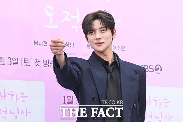 배우 문상민이 30일 오후 서울 마포구 상암 스탠포드 호텔에서 열린 KBS2 새 토일 미니시리즈 ‘은애하는 도적님아’ 제작발표회에 참석해 포즈를 취하고 있다. /서예원 기자