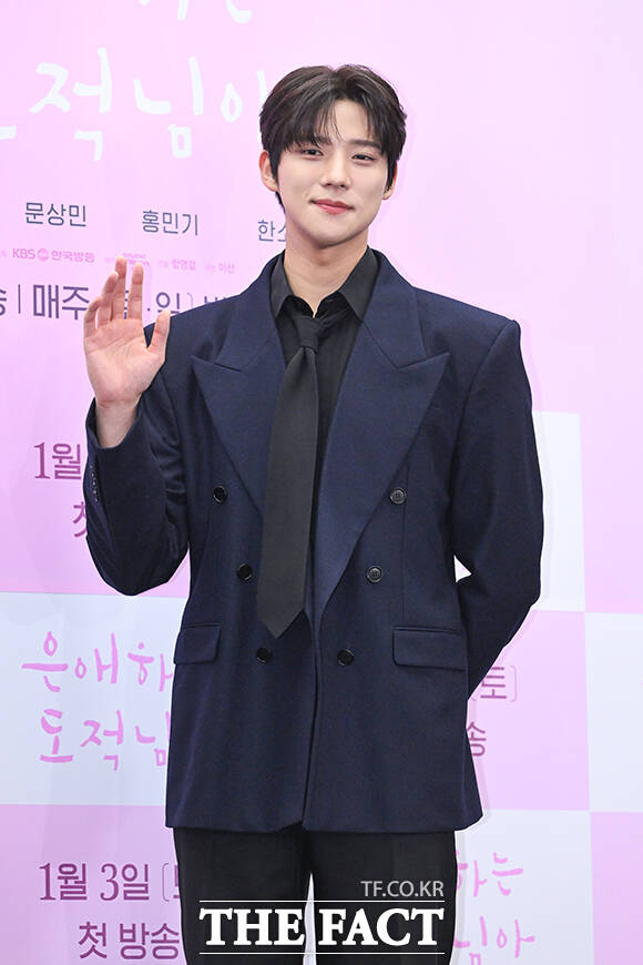 배우 문상민이 30일 오후 서울 마포구 상암 스탠포드 호텔에서 열린 KBS2 새 토일 미니시리즈 ‘은애하는 도적님아’ 제작발표회에 참석해 포즈를 취하고 있다. /서예원 기자