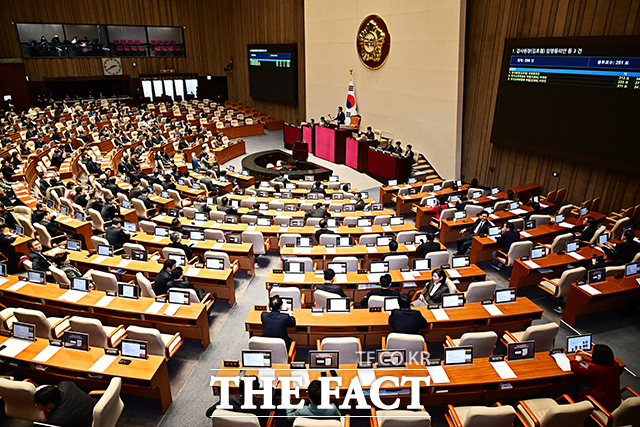 우원식 국회의장이 30일 오후 서울 여의도 국회에서 열린 제430회 국회(임시회) 제3차 본회의에 참석해 감사원장(김호철) 임명동의안 가결을 선언하고 있다. /국회=배정한 기자