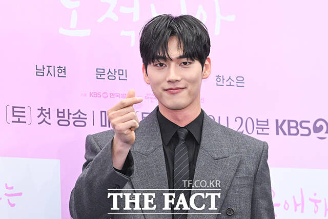 배우 홍민기와 남지현, 한소은, 문상민(왼쪽부터)이 30일 오후 서울 마포구 상암 스탠포드 호텔에서 열린 KBS2 새 토일 미니시리즈 ‘은애하는 도적님아’ 제작발표회에 참석해 포즈를 취하고 있다. /서예원 기자