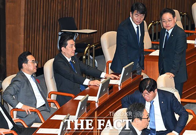 김병기 더불어민주당 전 원내대표가 30일 오후 서울 여의도 국회에서 열린 제430회 국회(임시회) 제3차 본회의에 참석하고 있다. /국회=배정한 기자